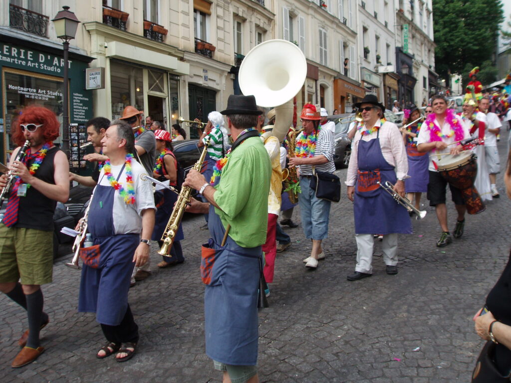 Święto Montmartru, mieszkańcy Wzgórza wciąż lubią się bawić.